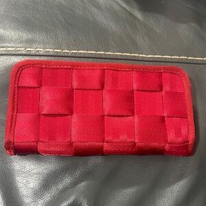 Classic Harvey’s Seatbelt bag wallet in red